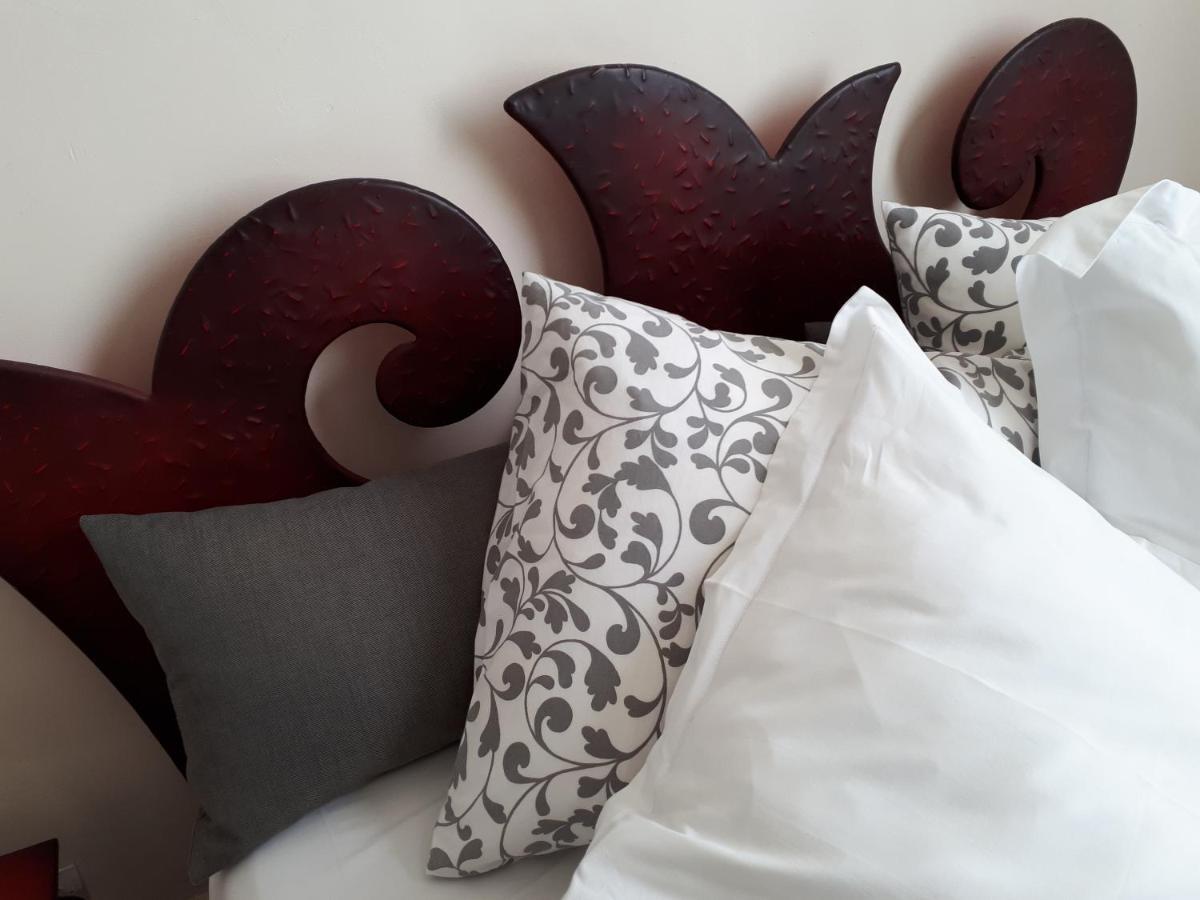 O Anges Bed & Breakfast อาร์ลส์ ภายนอก รูปภาพ
